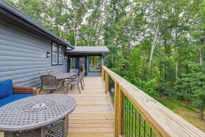 Outdoor dining - Hot Tub + Game Room: Seiverville Group Getaway (Sevierville)