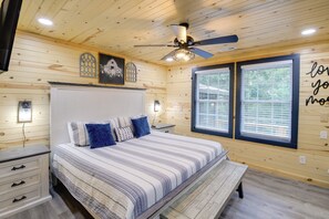 8 bedrooms, iron/ironing board, WiFi, bed sheets - Hot Tub + Game Room: Seiverville Group Getaway (Sevierville)