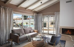 تلفزيون، مدفأة، كرة قدم الط�اولة، تنس طاولة