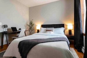 2 soverom, skrivebord, strykejern/-brett og wi-fi (inkludert)