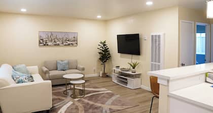 Newly renovated 2B/1b in Downtown