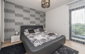 6 bedrooms, free WiFi, bed sheets