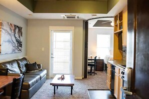 Living area - Chic City Retreat DT Indy w/ free parking (Indianapolis)