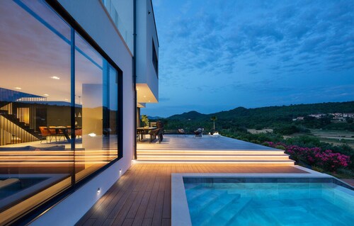 Villa Carbon Residence