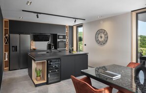 Réfrigérateur, four, plaque de cuisson, lave-vaisselle