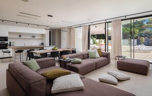 TV connectée, table de tennis de table