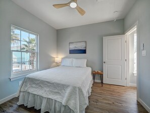 5 bedrooms, iron/ironing board, free WiFi, bed sheets
