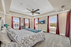 4 bedrooms, desk, iron/ironing board, WiFi