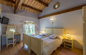 5 quartos, berço de viagem, Wi-Fi de cortesia, roupa de cama