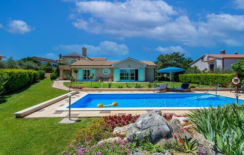 Beautiful home in Tar