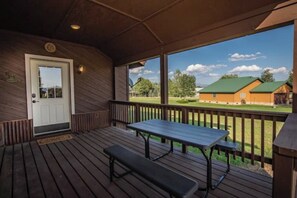 Outdoor dining - 30+ DAYS Pagosa Springs ~ FIRE PIT! Pet Friendly! Home Away From Home! (Pagosa Springs)