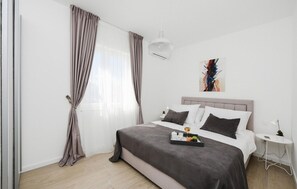 3 bedrooms, free WiFi, bed sheets - 3 bedroom lovely home in Nin (Nin)