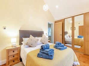 3 bedrooms, free WiFi, bed sheets