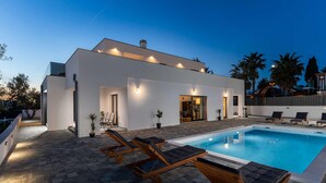 A modern house with a swimming pool, lounge chairs, and a patio area. - 4 bedroom awesome home in Sukosan (Sukosan)