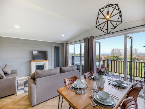 2 bedroom accommodation in Chadwick, near Worcester