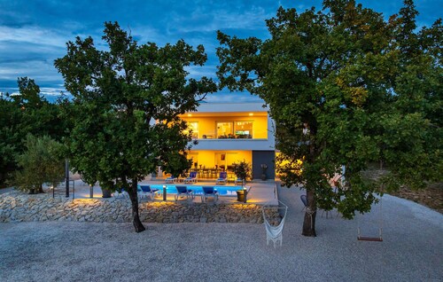 Amazing home in Maslenica with WiFi