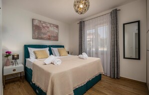 3 Schlafzimmer, Reisekinderbett, kostenloses WLAN, Bettwäsche