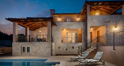 Cozy home in Sveti Filip i Jakov