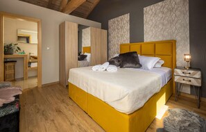 3 bedrooms, travel cot, free WiFi, bed sheets
