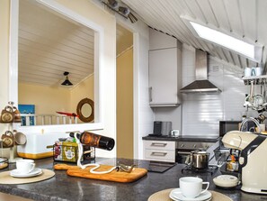Cookware/dishes/utensils