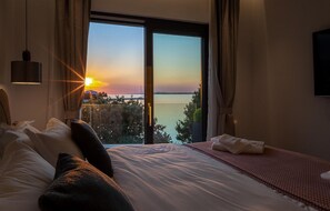 4 bedrooms, travel crib, free WiFi, bed sheets