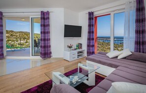 Fernseher, Kamin, DVD-Player, Stereoanlage