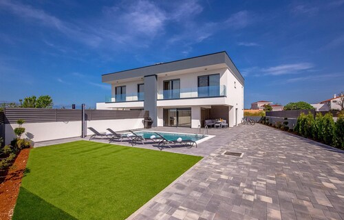 Amazing home in Nin with sauna