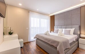 3 عدّة غرف نوم وسرير سفر وواي فاي مجانًا وملاءات أسرّة