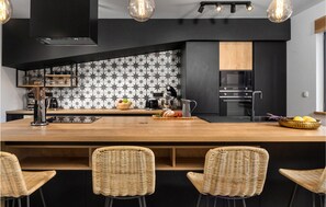 Frigorifero, forno, piano cottura, lavastoviglie