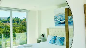 Deluxe Double Room, Sea View | Premium bedding, in-room safe, desk, blackout curtains