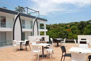Terrace/patio - The Views Resort (Tamanique)