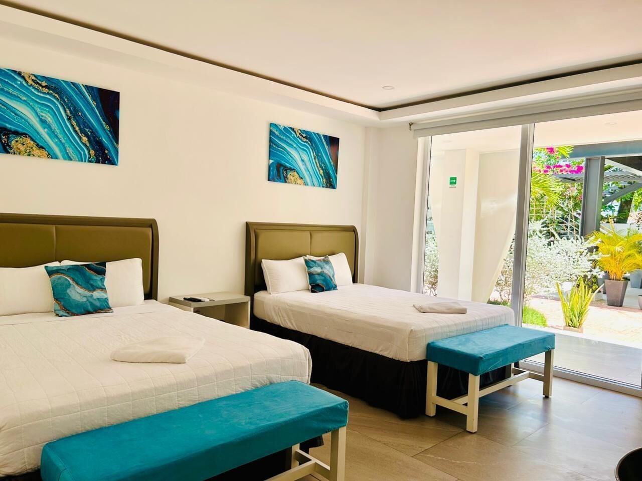 Habitació doble estàndard | Roba de llit d'alta qualitat, caixa forta a l'habitació i escriptori 