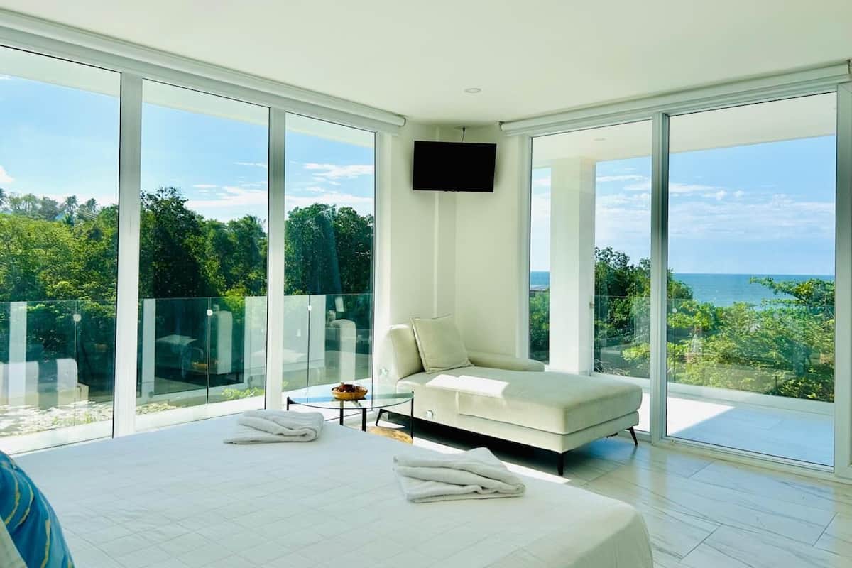 Chambre Double Deluxe, vue mer | Literie de qualité supérieure, coffres-forts dans les chambres, bureau