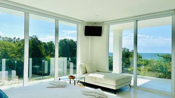 Deluxe Double Room, Sea View | Premium bedding, in-room safe, desk, blackout drapes