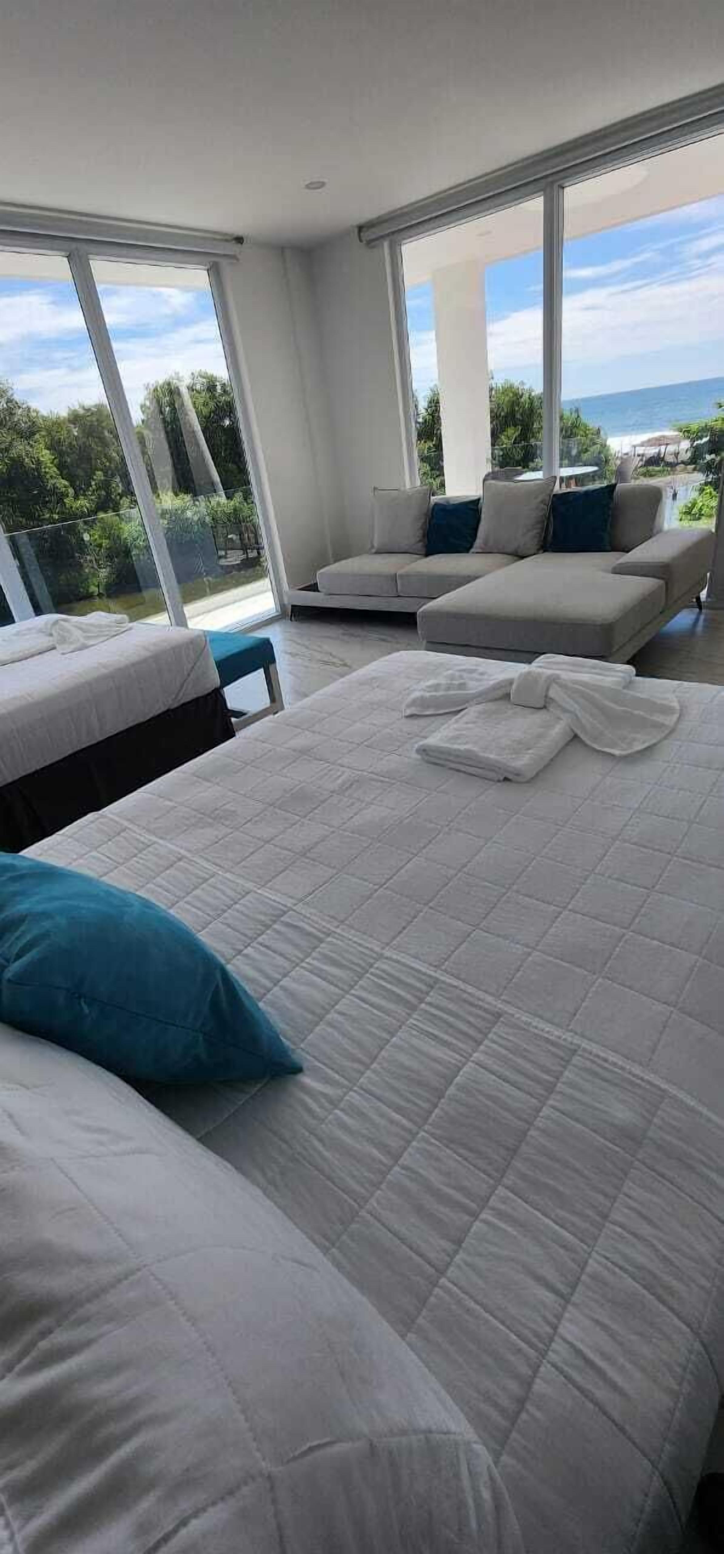 Literie de qualité supérieure, coffres-forts dans les chambres, bureau