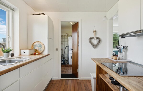 Fridge, oven, stovetop, dishwasher - 3 bedroom stunning home in Marstal (Marstal)