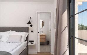 4 bedrooms, travel cot, free WiFi, bed sheets