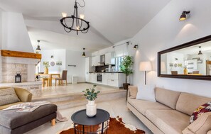 TV, fireplace, stereo - Beautiful home in Tar (Tar)