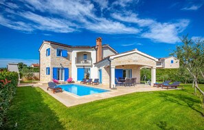 Pool - Beautiful home in Tar (Tar)