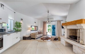 TV, fireplace, stereo - Beautiful home in Tar (Tar)