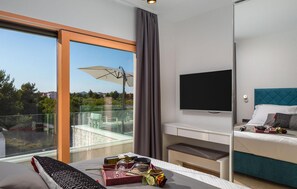 4 bedrooms, travel crib, free WiFi, bed sheets - Lovely home in Vodice with WiFi (Vodice)