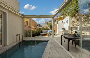 Lämmitetty uima-allas