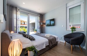 4 bedrooms, travel cot, free WiFi, bed sheets