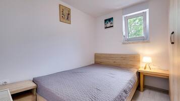 2 Schlafzimmer, Reisekinderbett, kostenloses WLAN, Bettwäsche