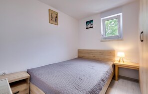2 habitaciones, cuna de viaje, wifi gratis y ropa de cama