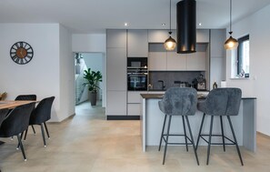 Fridge, microwave, oven, stovetop - Luxurious home in Rebici (Rebici)