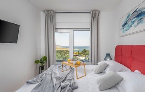 4 bedrooms, travel crib, free WiFi, bed sheets - Stunning home in Rovanjska with sauna (Rovanjska)