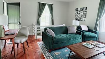 Smart TV, fireplace, stereo