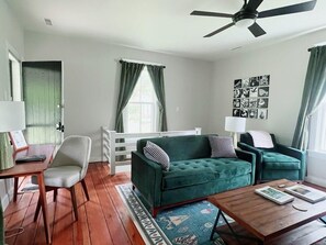 Smart TV, fireplace, stereo