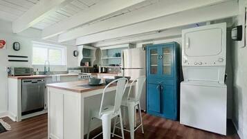 Frigorífic, microones, forn i placa de cuina